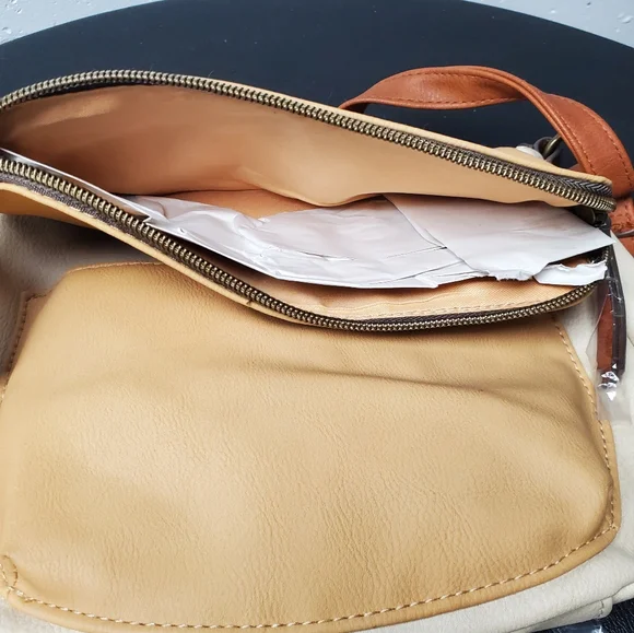 New Time and Tru Dayana Essential Crossbody Bag with Adjustable Strap Beige Tan - Picture 9 of 10